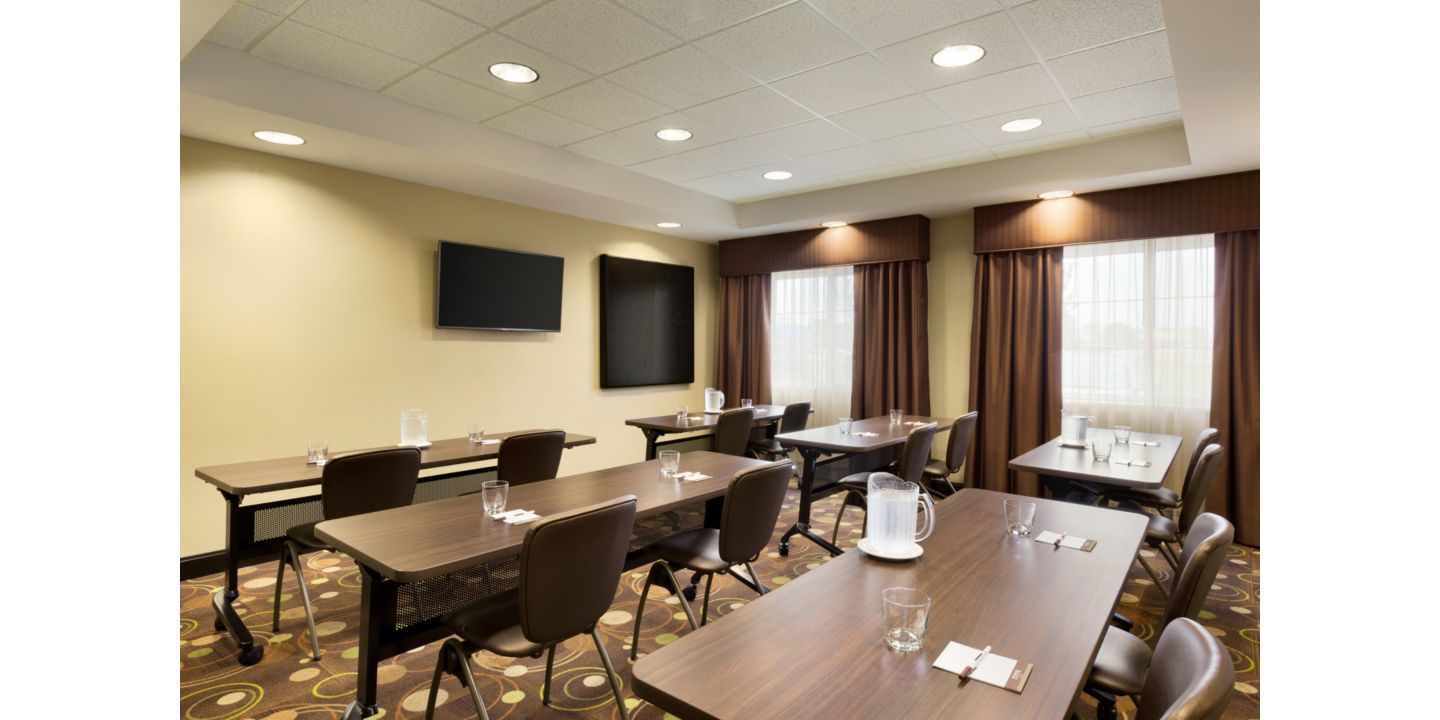 Approved - Crescent Certified is the highest industry standard for safe and clean events. 
Bright - Our meeting space has plenty of natural light.
Comfortable - We follow socially distancing protocols in a comfortable environment.